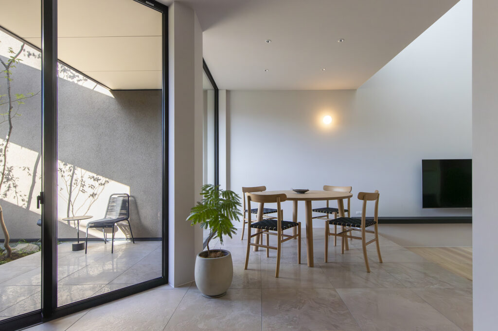 コートハウスのテラスリビング